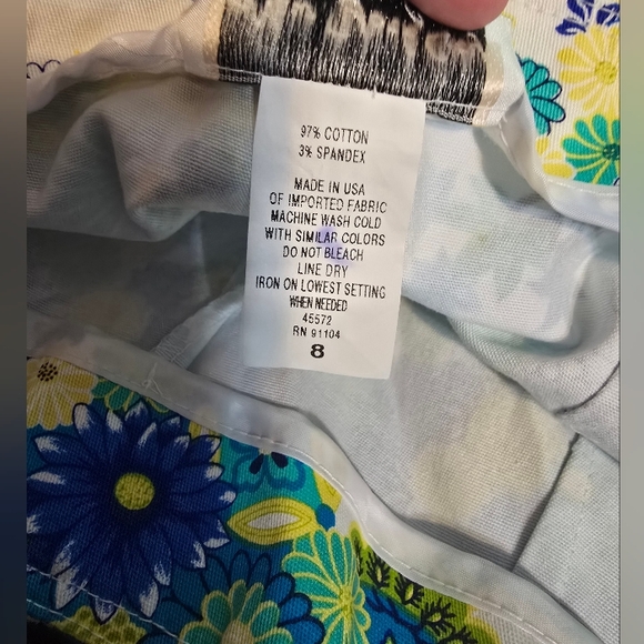 NYC Design Co Sz 8 Bright White Blue & Yellow Floral Capris Made In USA EUC - Picture 5 of 5